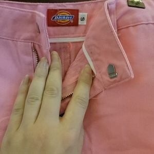 bubble gum pink Dickies capri pant